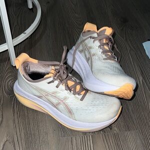 Asics Women's Gel Nimbus 27 sneakers - Orange and white